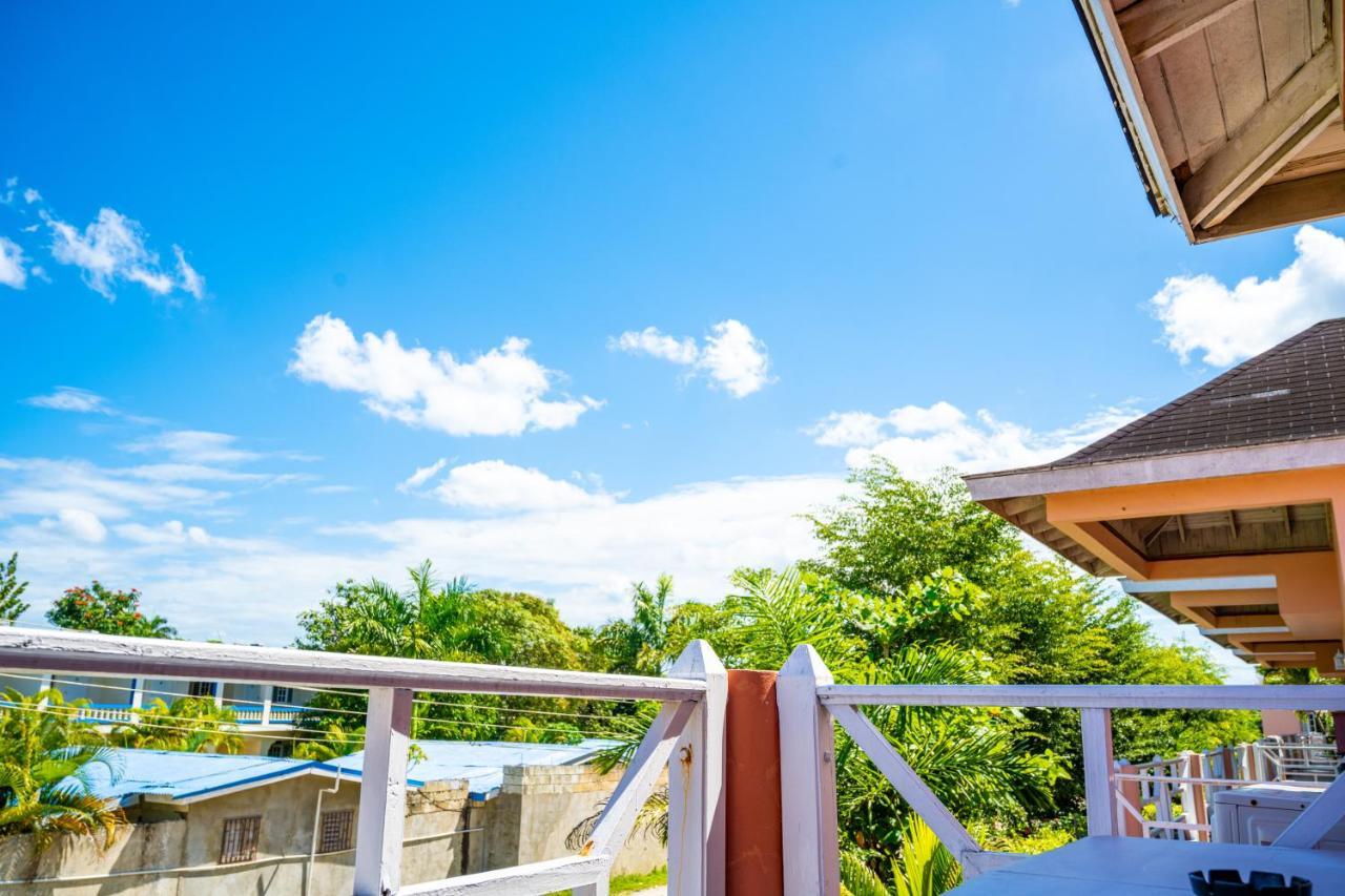 Shields Negril Villas Exteriör bild
