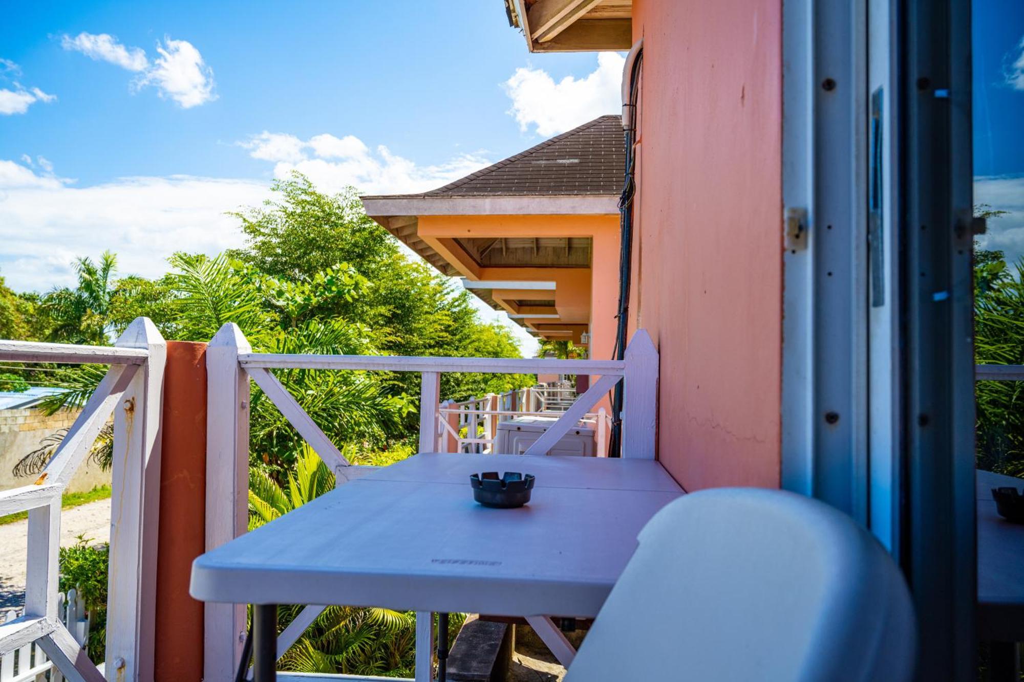 Shields Negril Villas Rum bild