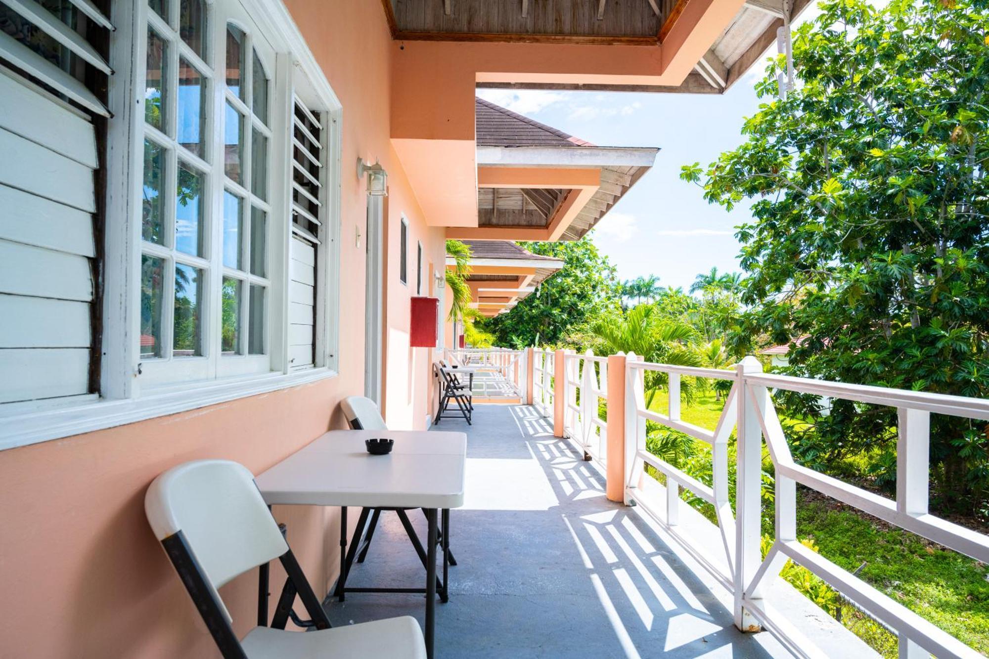 Shields Negril Villas Rum bild