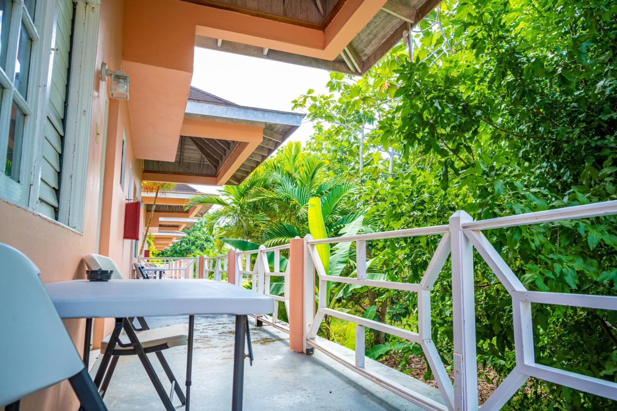 Shields Negril Villas Rum bild